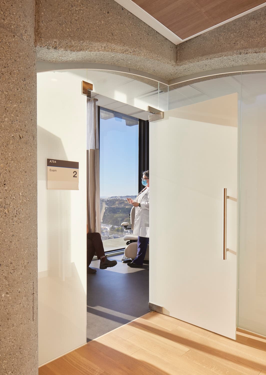 UCSF Health. University of California Medical Center healthcare clinics. Image license: NBBJ and UCSF. Copyright 2021 Benjamin Benschneider All Rights Reserved. Third party image use may be arranged by contacting Benjamin Benschneider. bbenschneider@comcast.net
UCSF HEALTH, UNIVERSITY OF CALIFORNIA MEDICAL CENTER, CLINICS, NBBJ